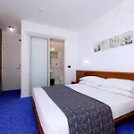 Olympia 3*