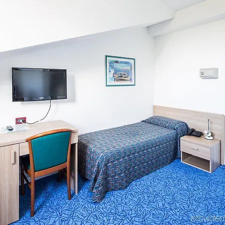 Olympia Hotel 3*